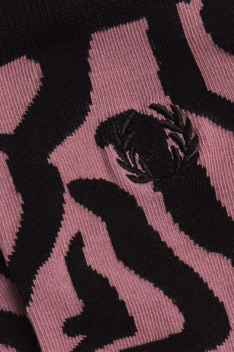 calcetines de mujer con estampado amy de fred perry en rosa empolvado