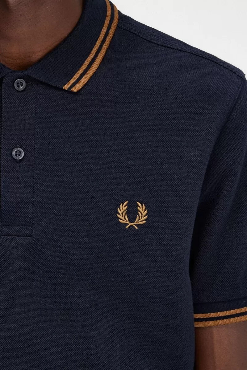 camisa fred perry m3600 para hombre color azul marino y café oscuro