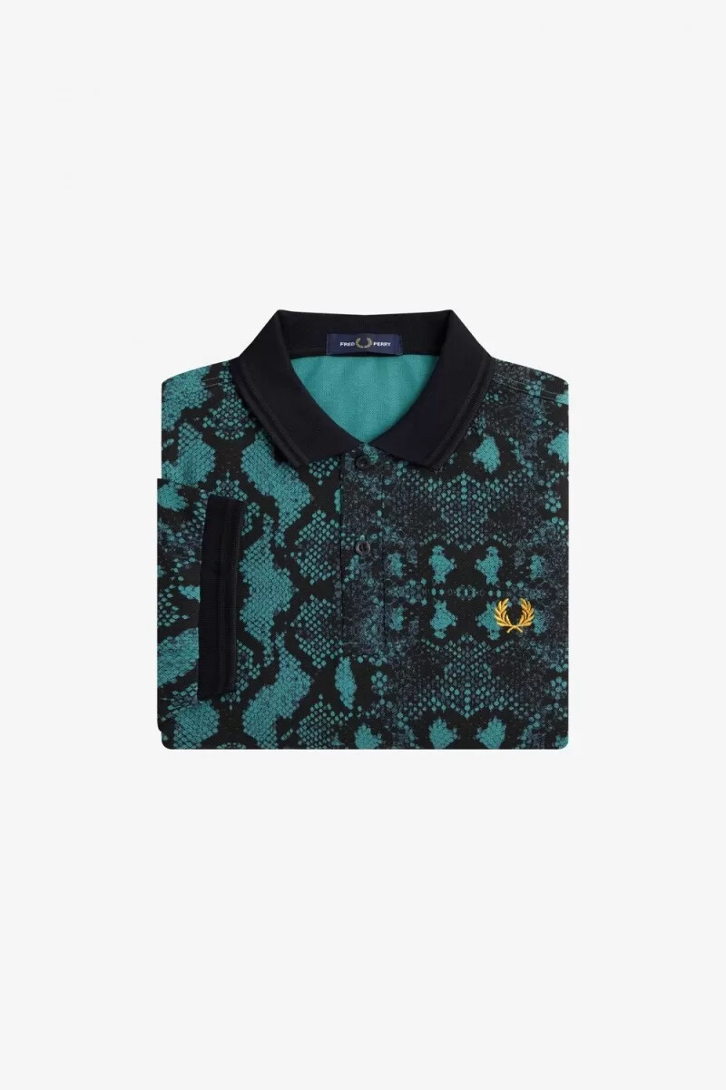 camisa fred perry con estampado de serpiente para hombre en color menta intenso