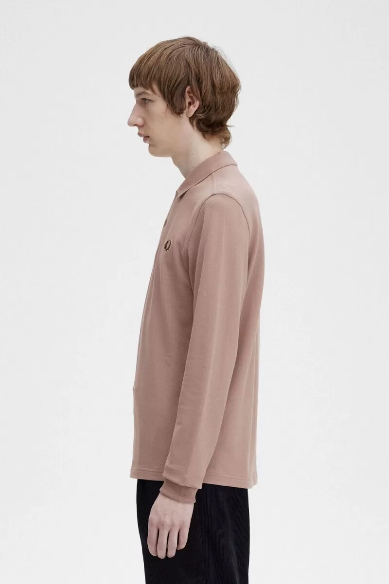 camisa fred perry m6006 para hombre color rosa oscuro y tabaco quemado