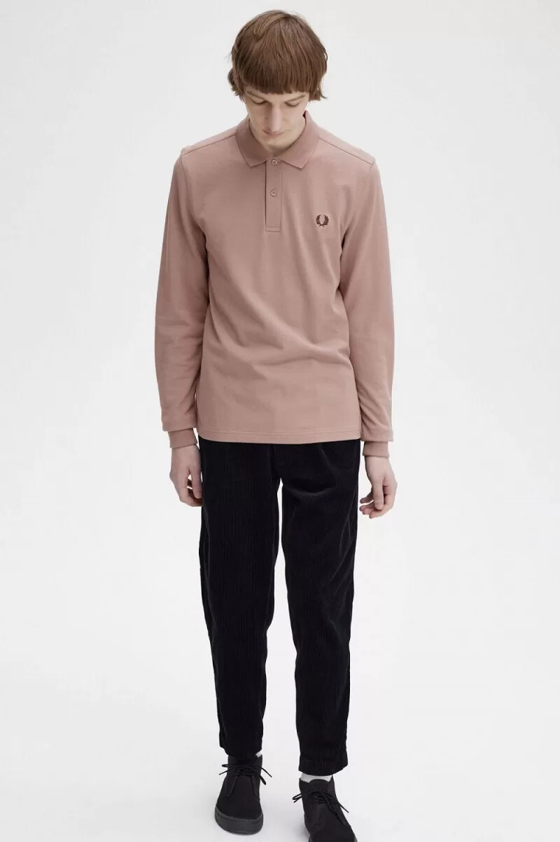 camisa fred perry m6006 para hombre color rosa oscuro y tabaco quemado