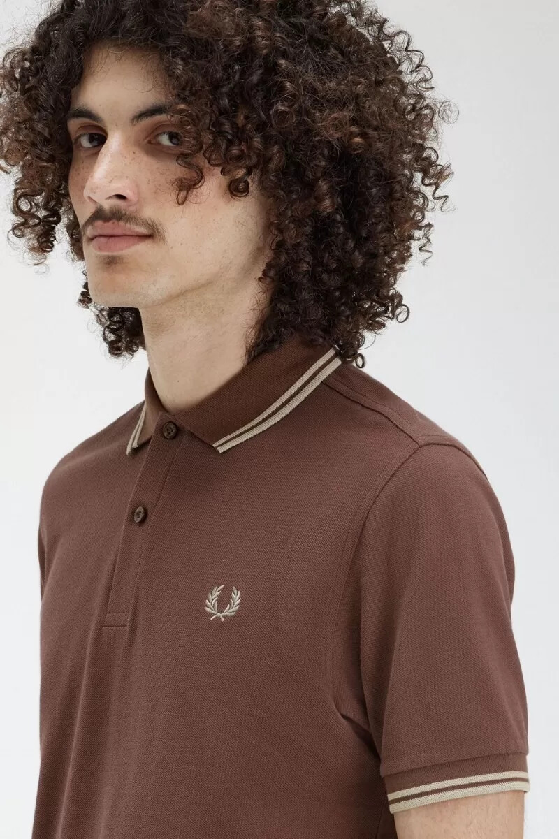 camisa fred perry m3600 para hombre color rojo oscuro y gris cálido