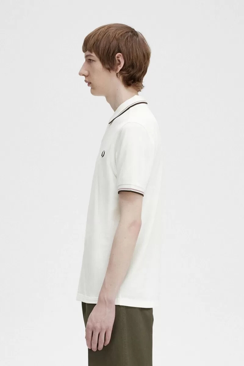 camisa fred perry m3600 para hombre color blanco nieve rosa intenso y tabaco quemado