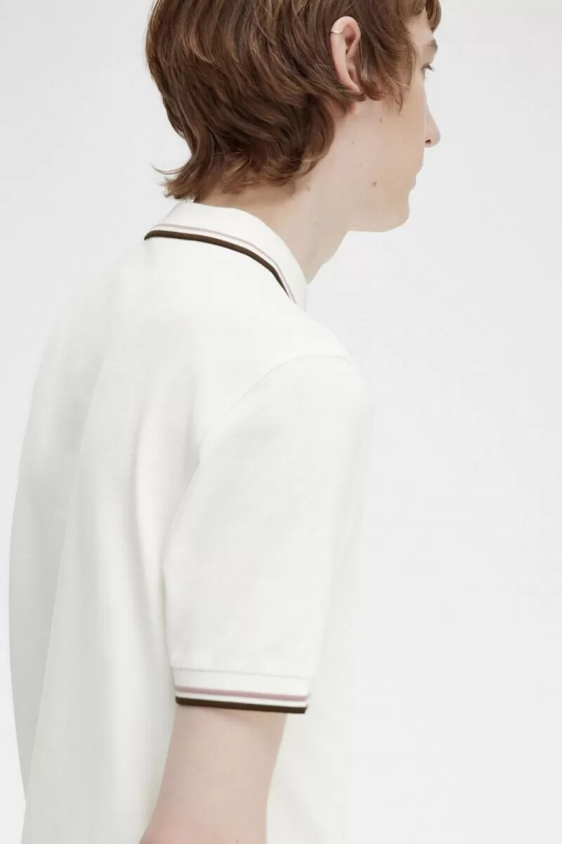 camisa fred perry m3600 para hombre color blanco nieve rosa intenso y tabaco quemado