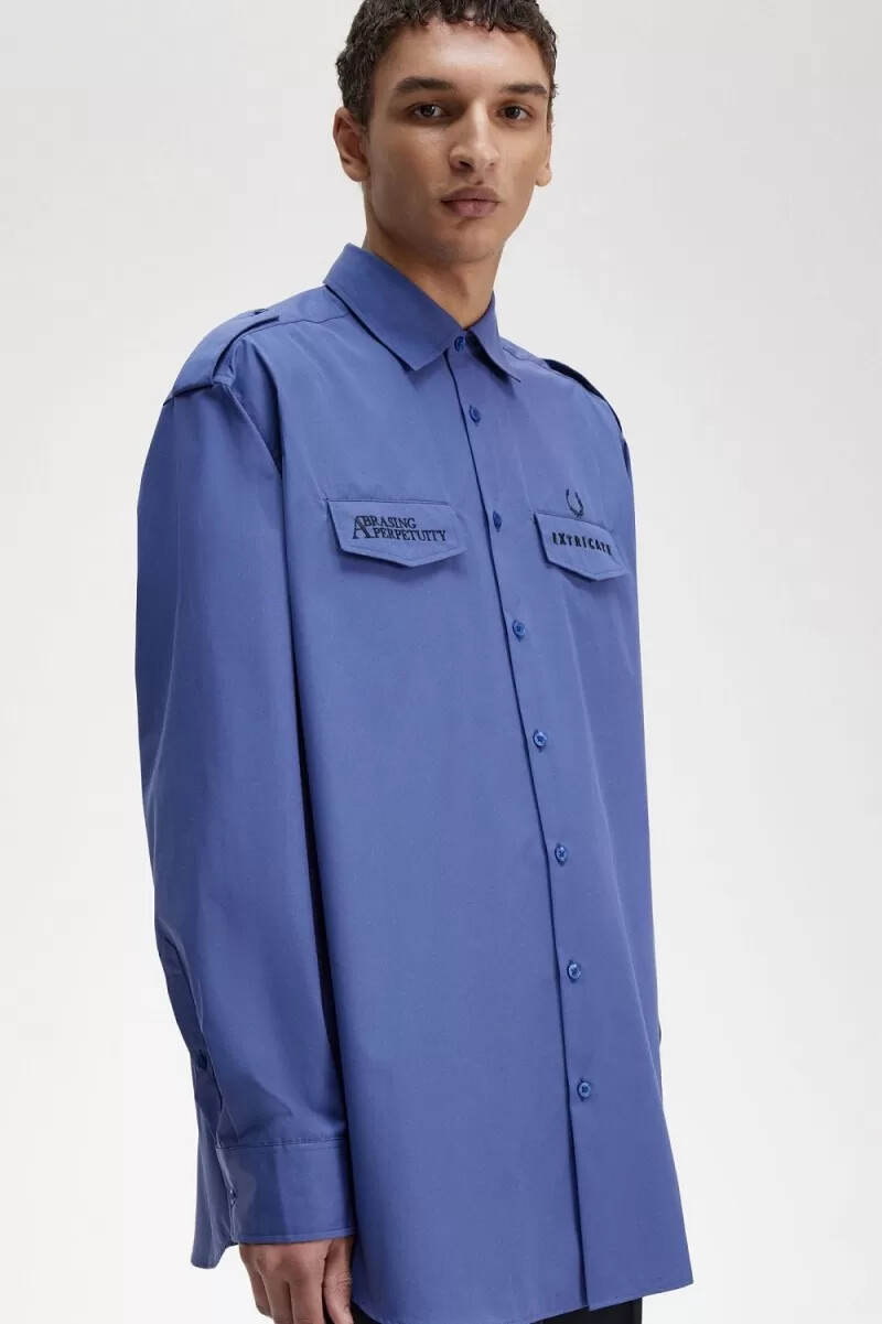 camisa utilitaria extragrande fred perry para hombre en azul real
