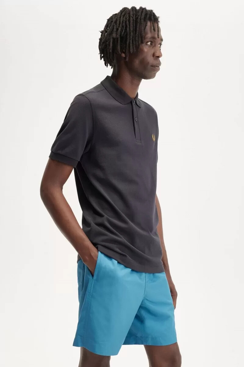 camisa fred perry m6000 para hombre color gris ancla y café oscuro