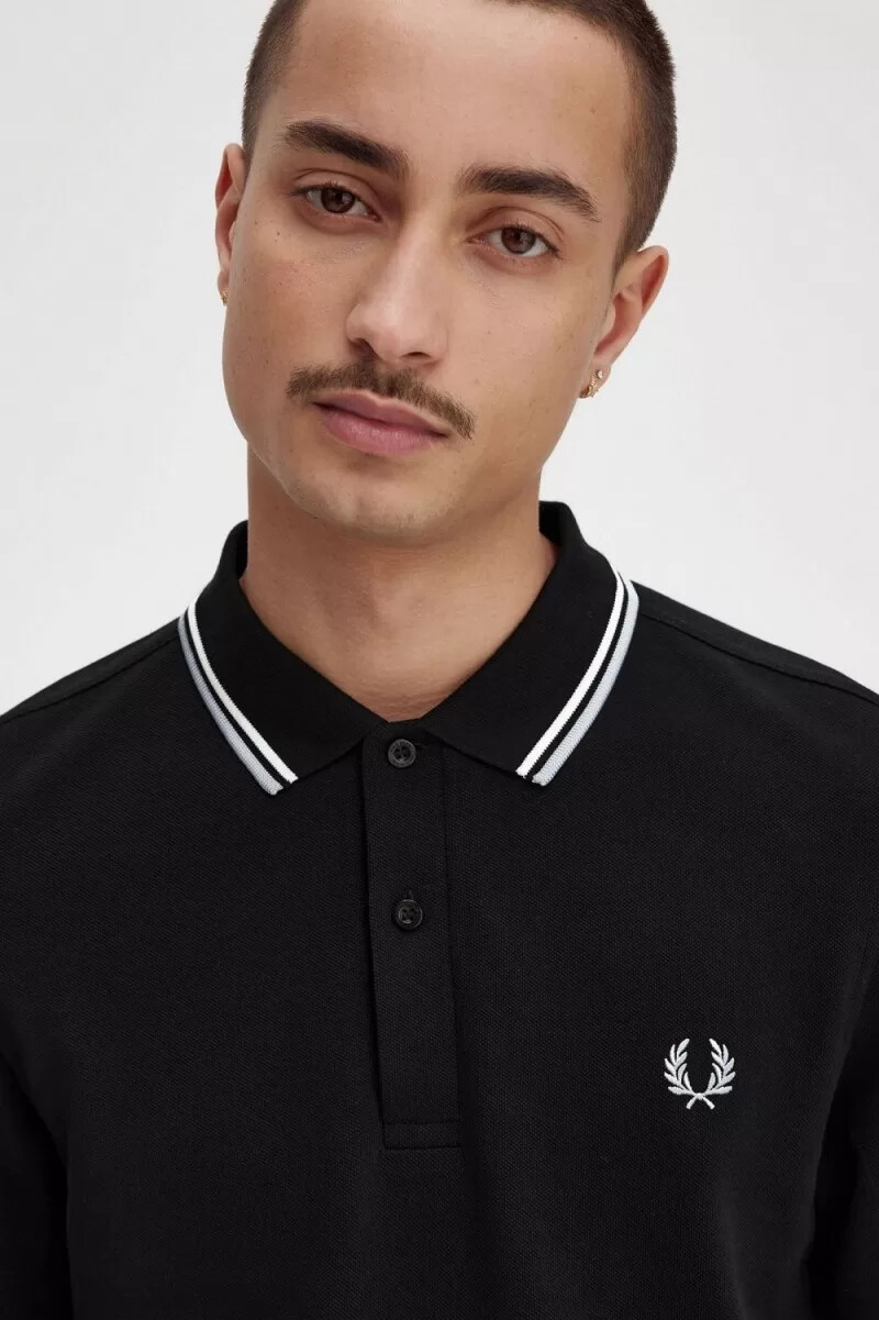 camisa fred perry m3636 para hombre color negro beige y piedra caliza