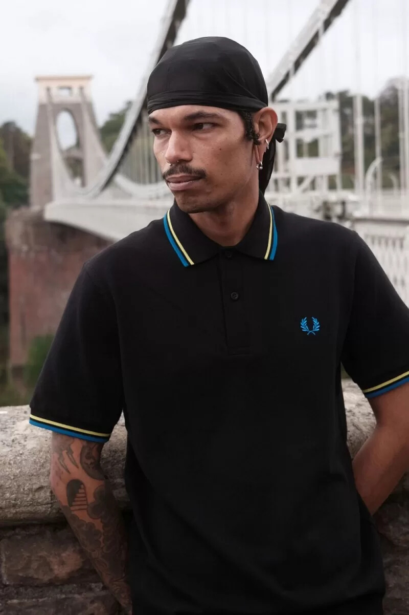 camisa fred perry m12 para hombre negra verde neón azul bristol