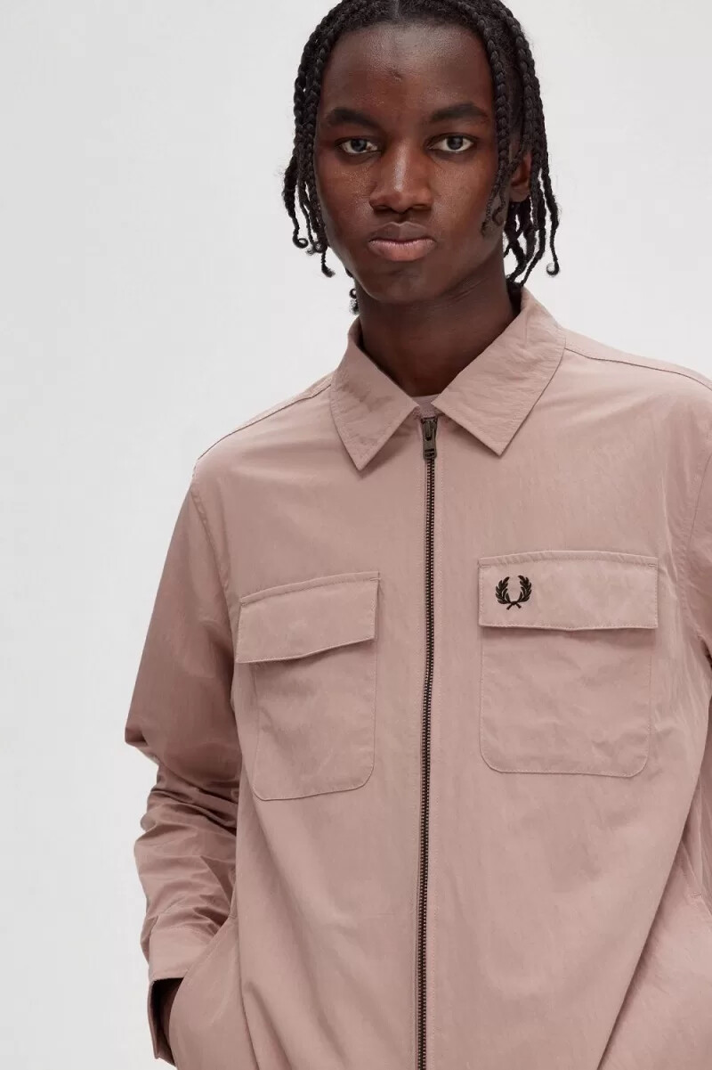 camisa fred perry con cremallera para hombre en rosa oscuro