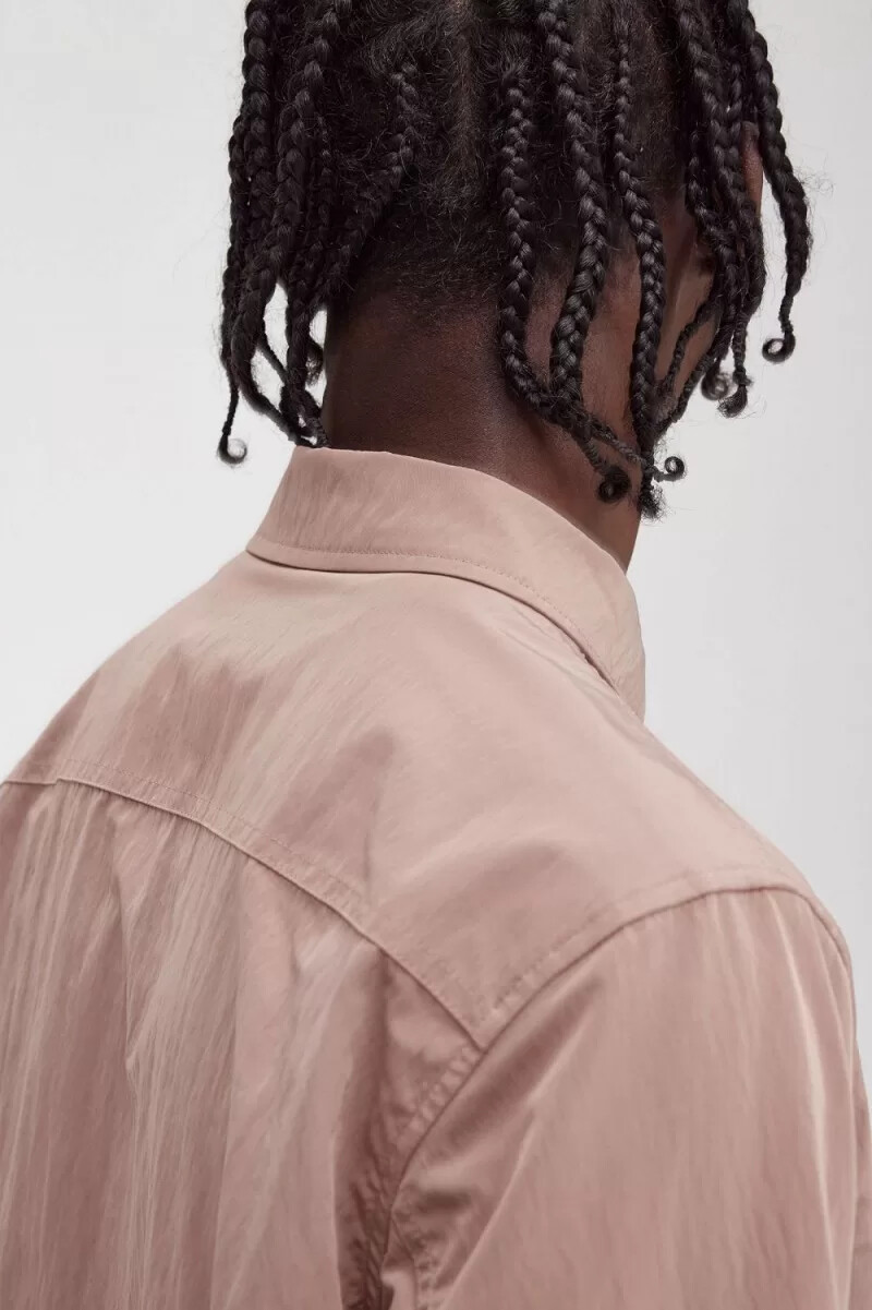 camisa fred perry con cremallera para hombre en rosa oscuro