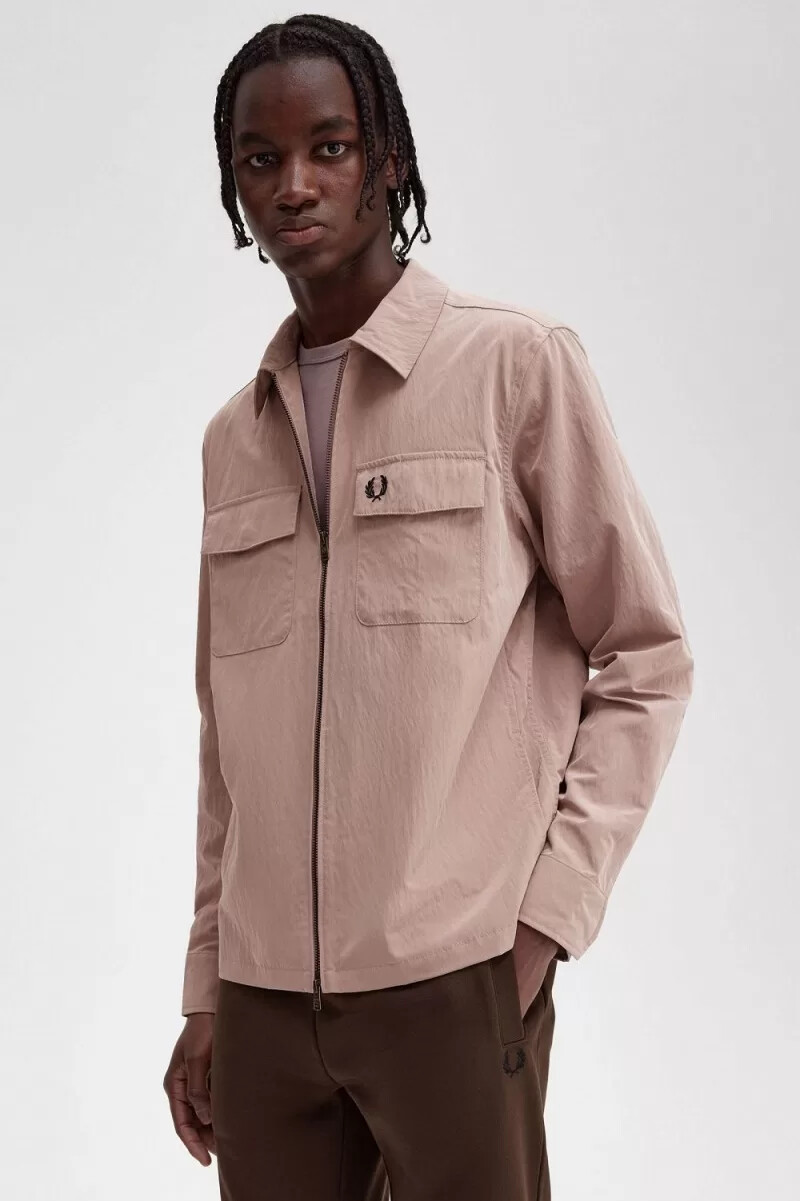 camisa fred perry con cremallera para hombre en rosa oscuro