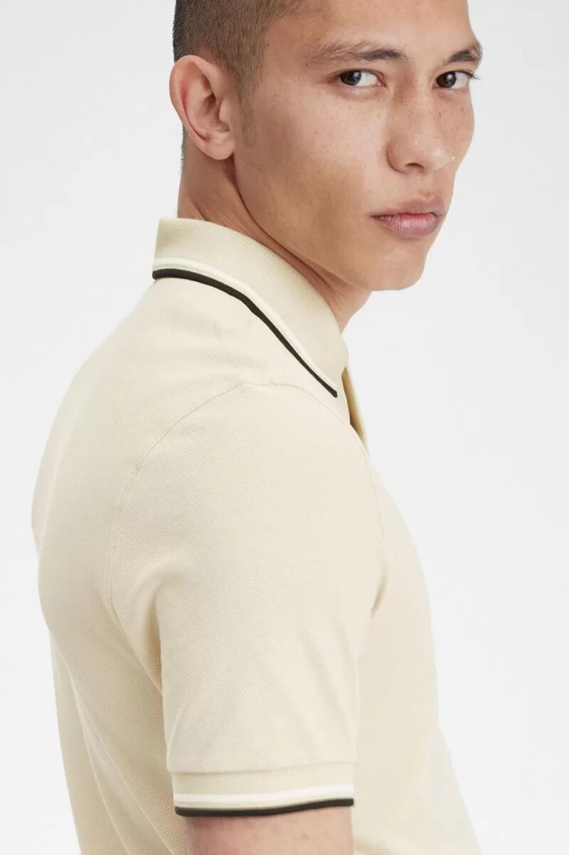 camisa fred perry m3600 para hombre color avena beige y negro