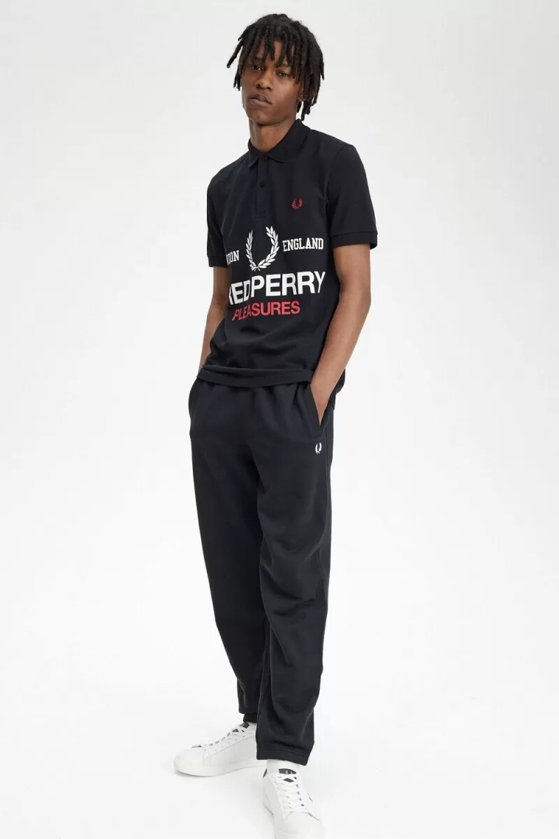camisa negra con el logotipo de fred perry para hombre