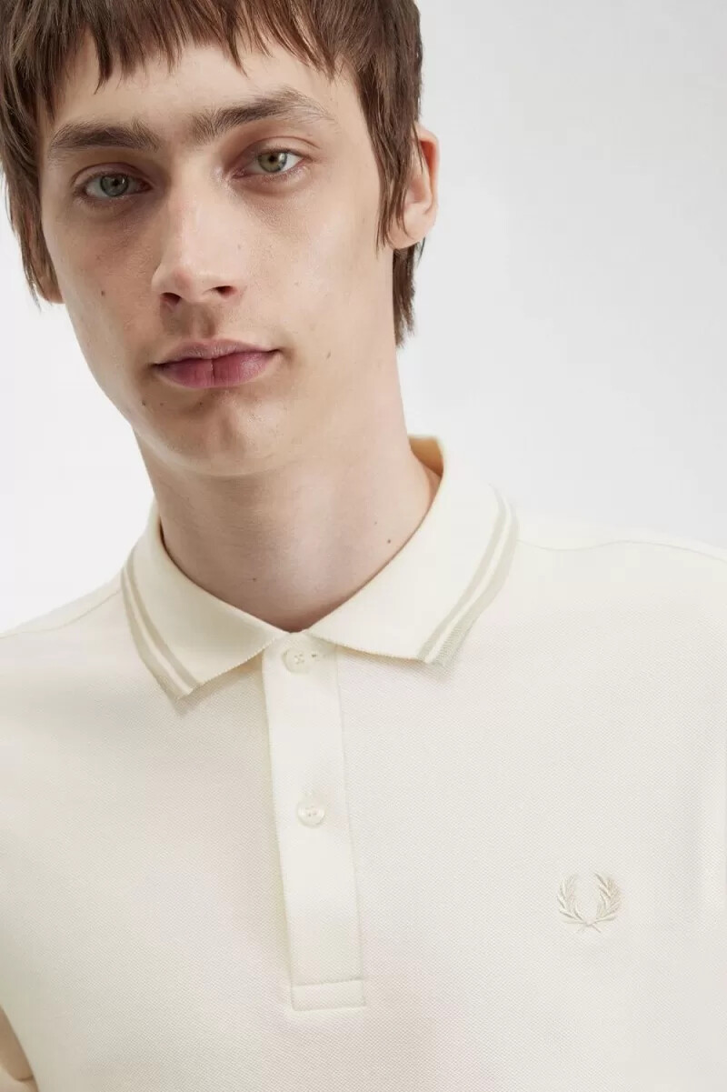 camisa fred perry m3636 para hombre beige avena avena