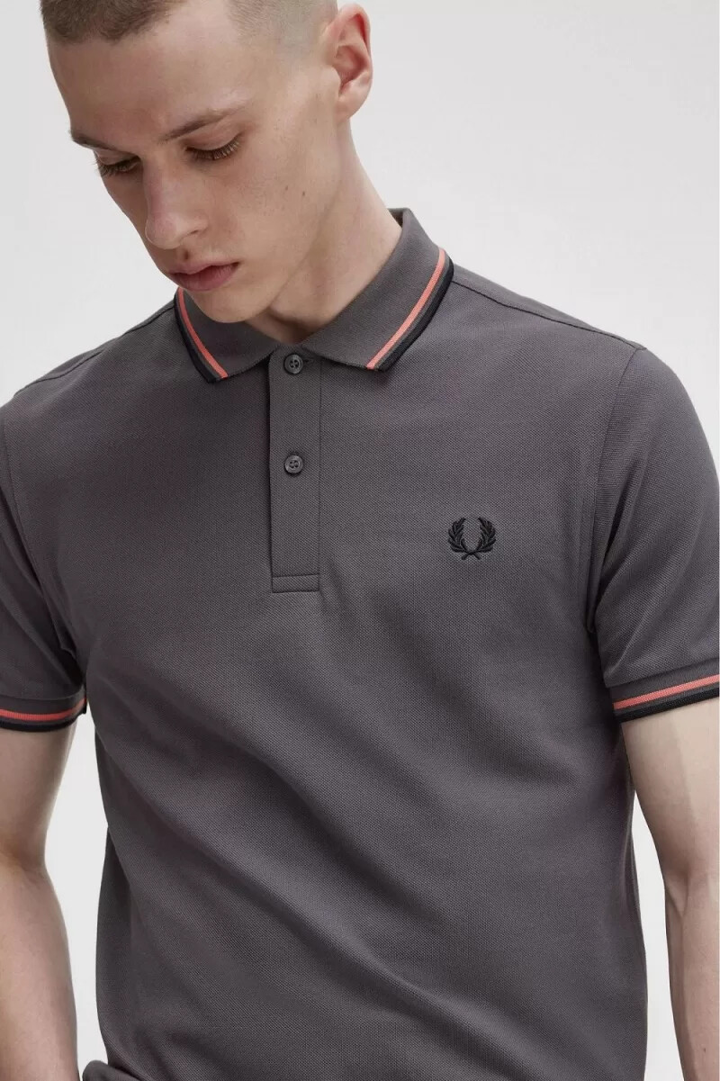 camisa fred perry m3600 para hombre color gris plomo coral y negro intenso