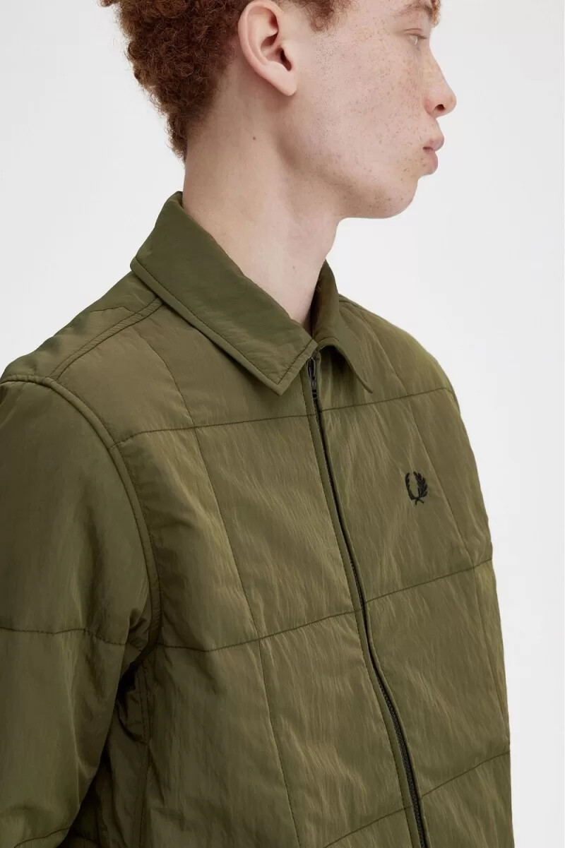 camisa acolchada fred perry para hombre color verde uniforme