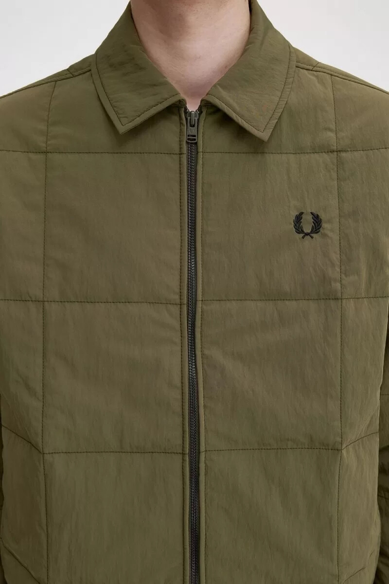 camisa acolchada fred perry para hombre color verde uniforme
