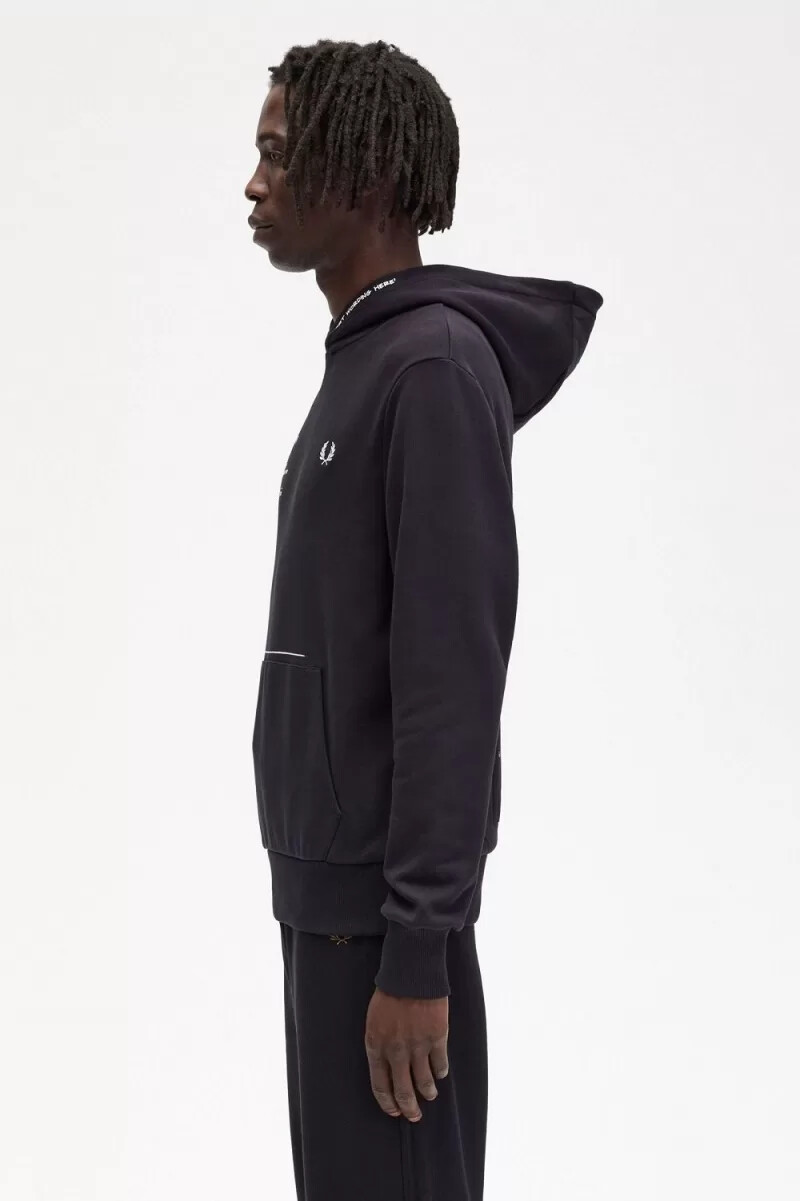 sudadera con capucha estampada fred perry para hombre color negro