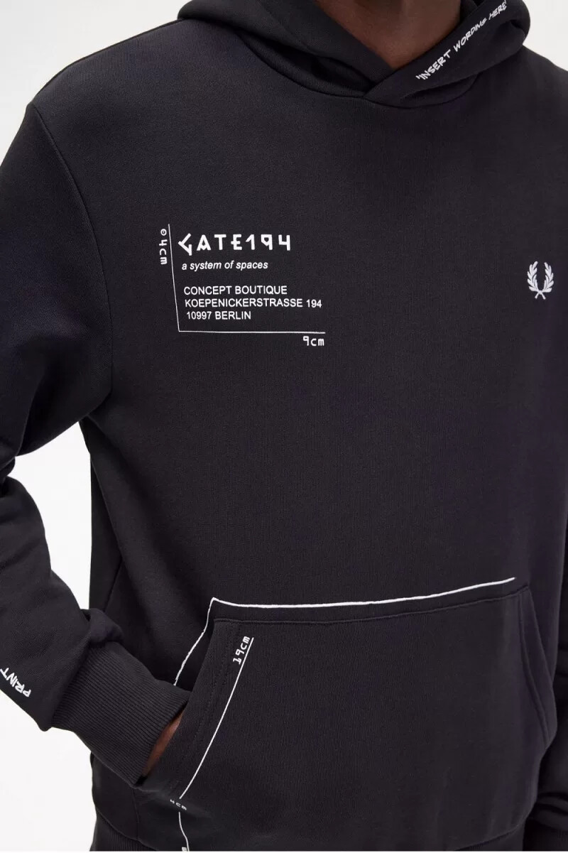 sudadera con capucha estampada fred perry para hombre color negro