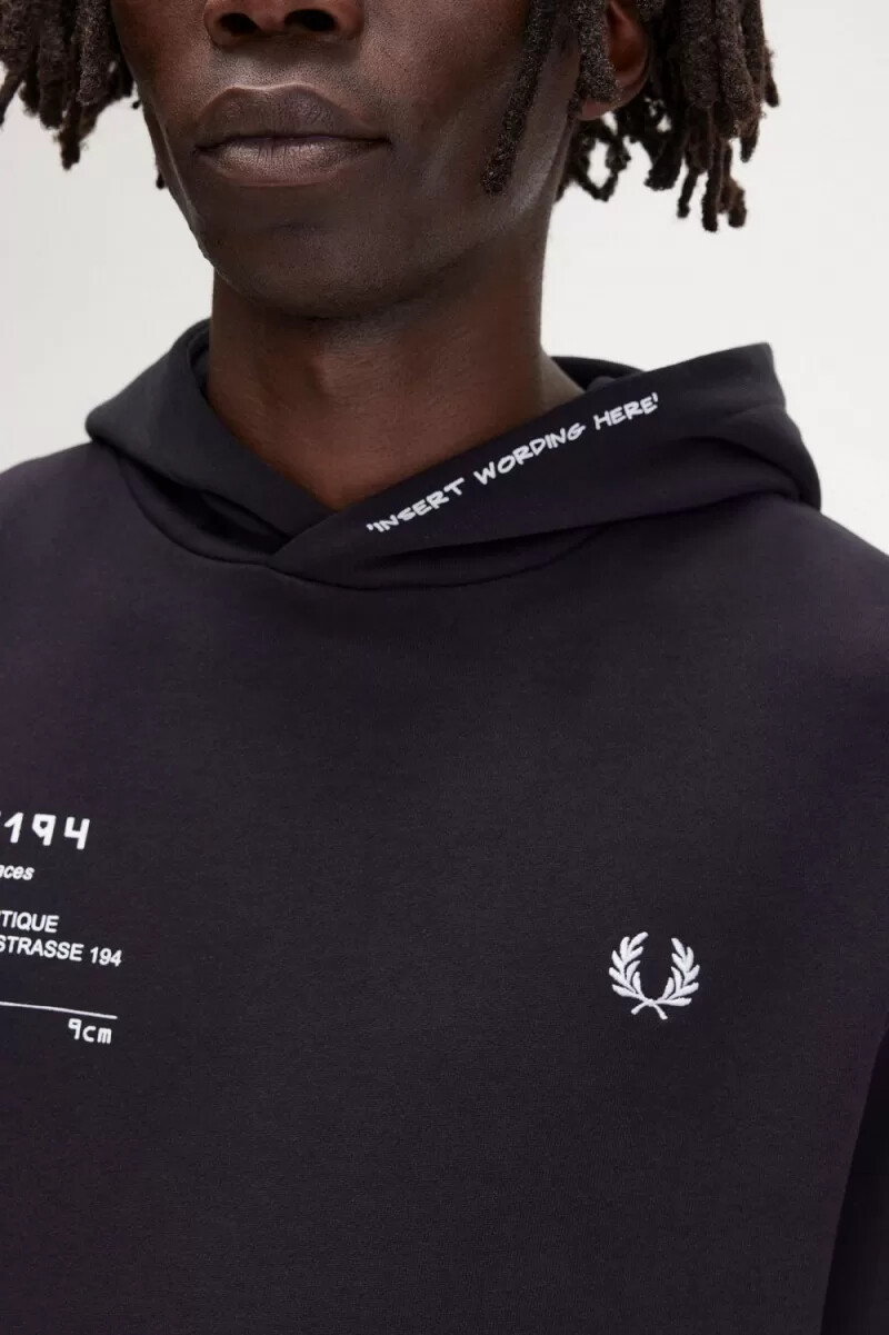 sudadera con capucha estampada fred perry para hombre color negro