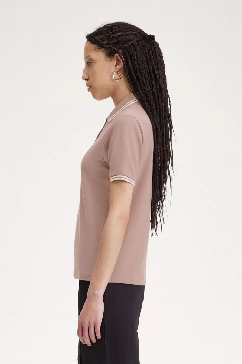 camisa fred perry g3600 para mujer color rosa oscuro y beige