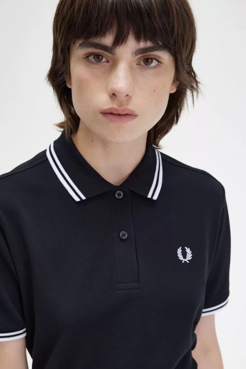 camisa fred perry g3600 para mujer negra y blanca