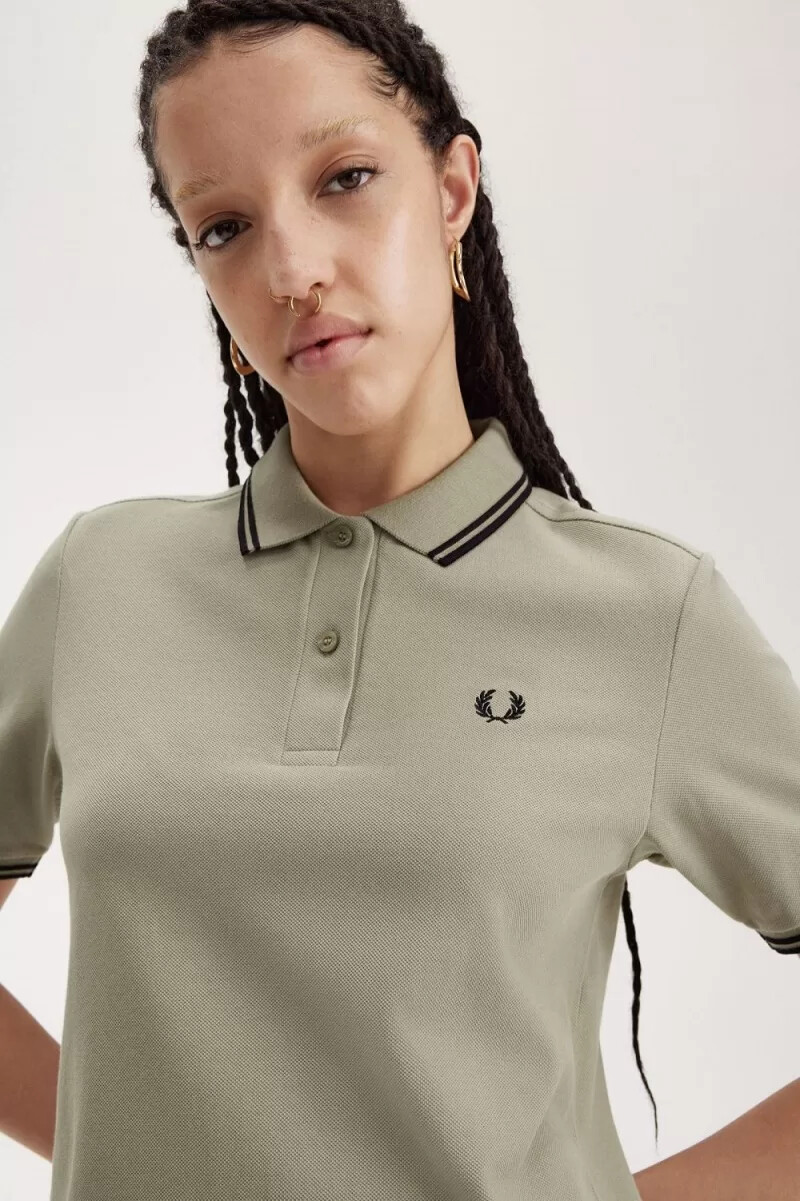 camisa fred perry g3600 para mujer gris cálido y negro