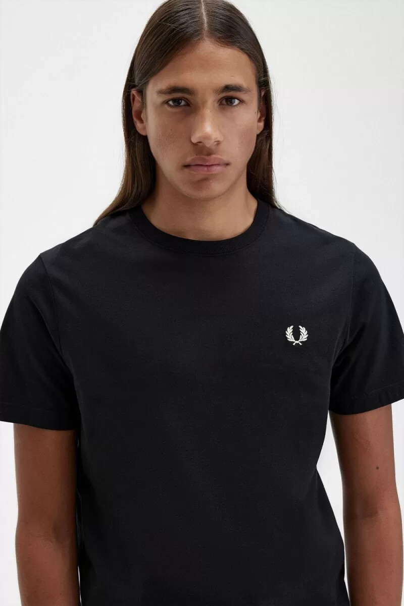 camiseta negra de cuello redondo para hombre de fred perry