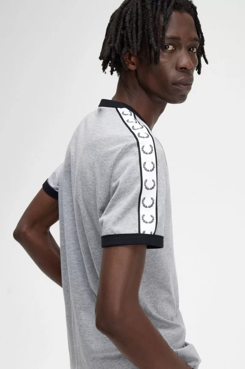 camiseta fred perry con ribetes en gris para hombre
