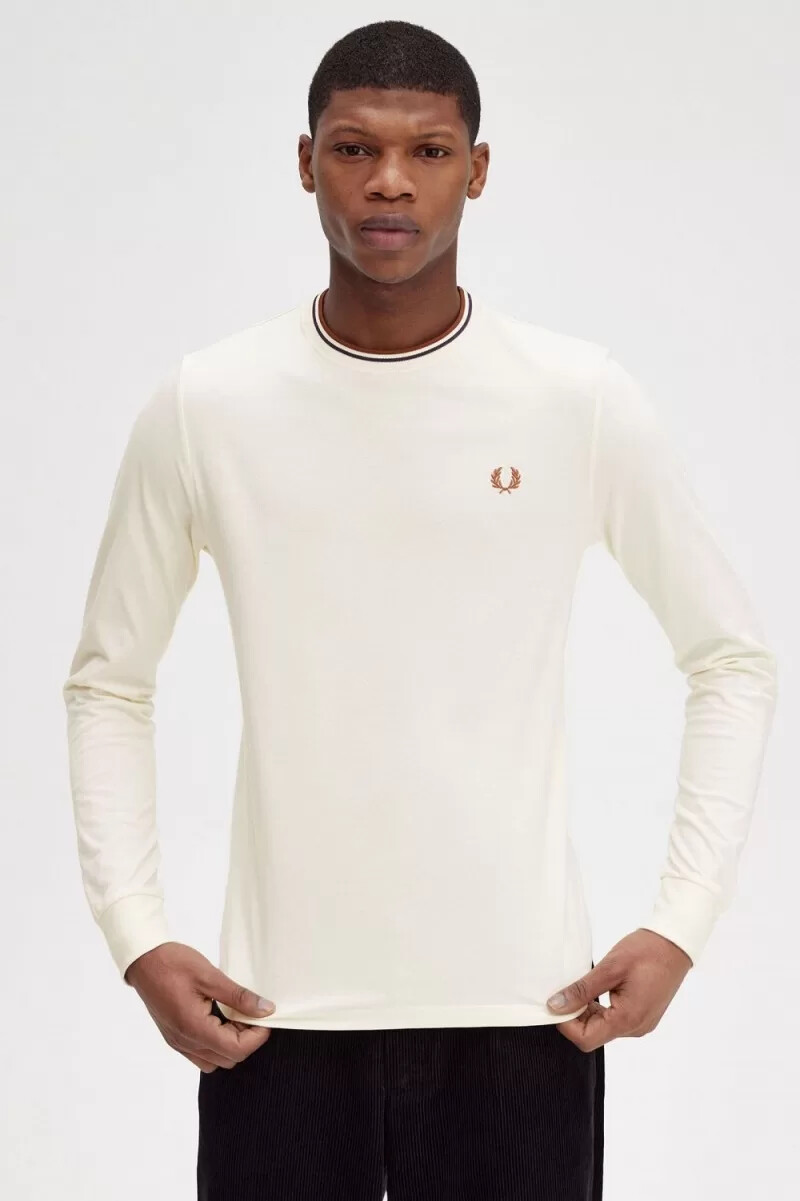 camiseta fred perry twin tipped para hombre beige y marrón whisky