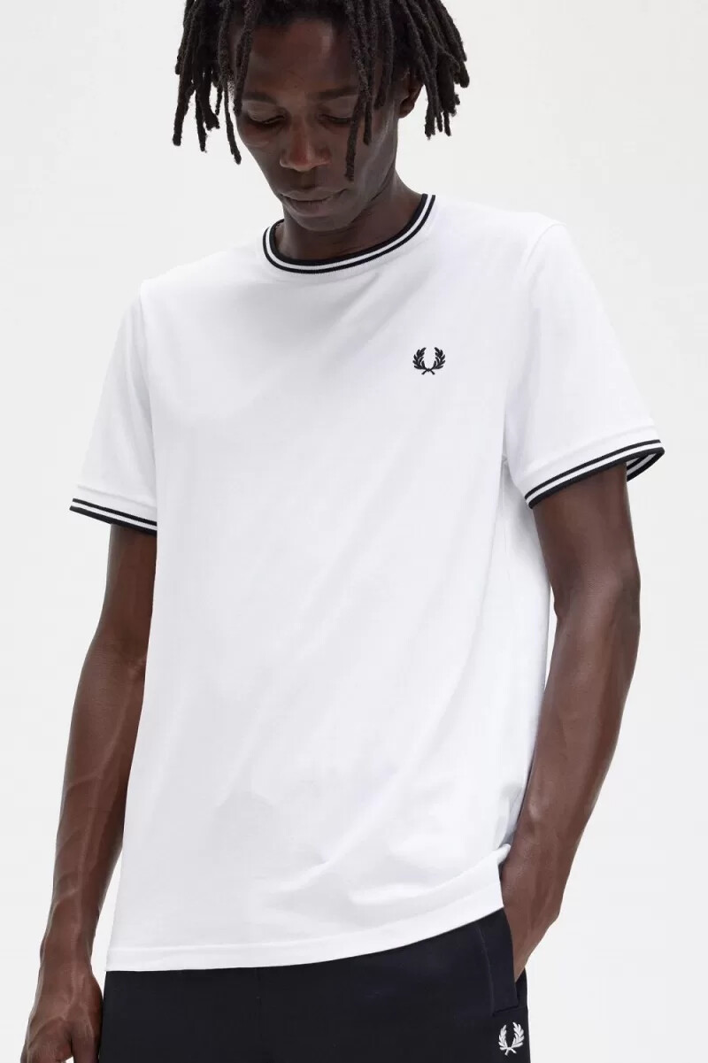 camiseta fred perry twin tipped para hombre blanca
