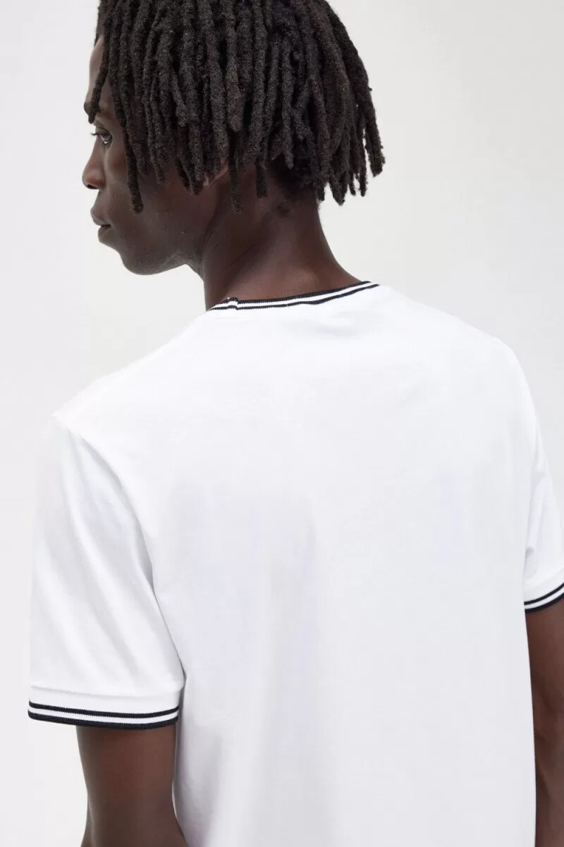 camiseta fred perry twin tipped para hombre blanca