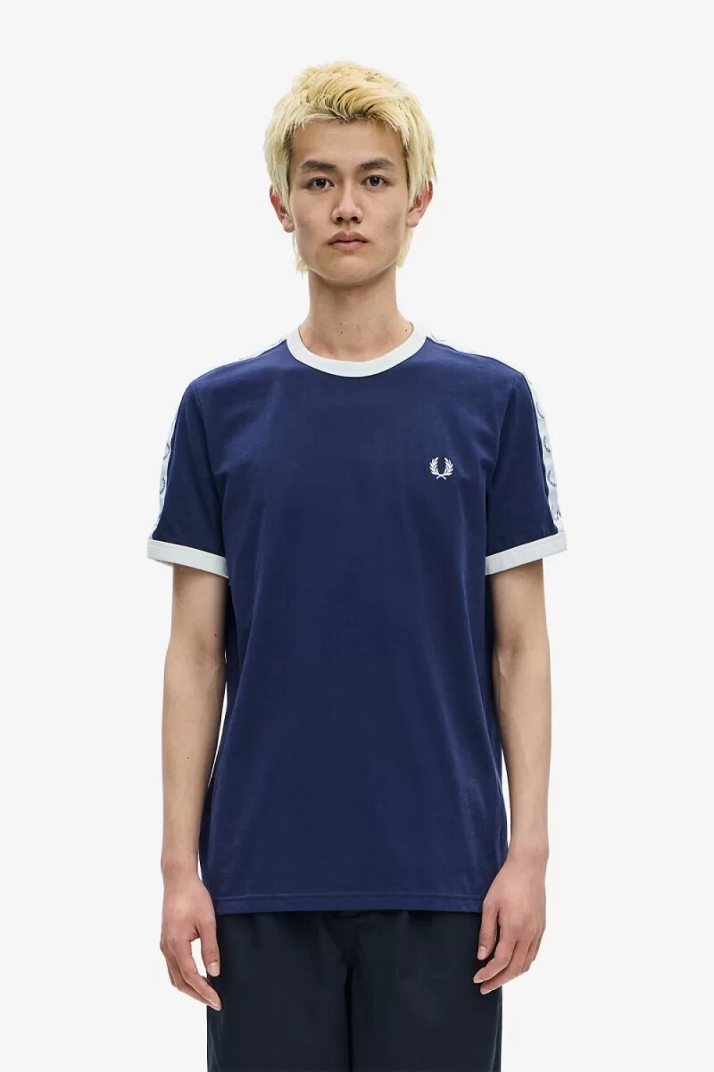 camiseta fred perry con ribetes y cinta para hombre en azul carbón