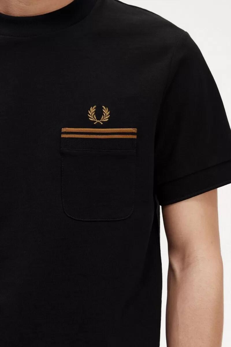 camiseta fred perry con bolsillo doble con ribete negro para hombre