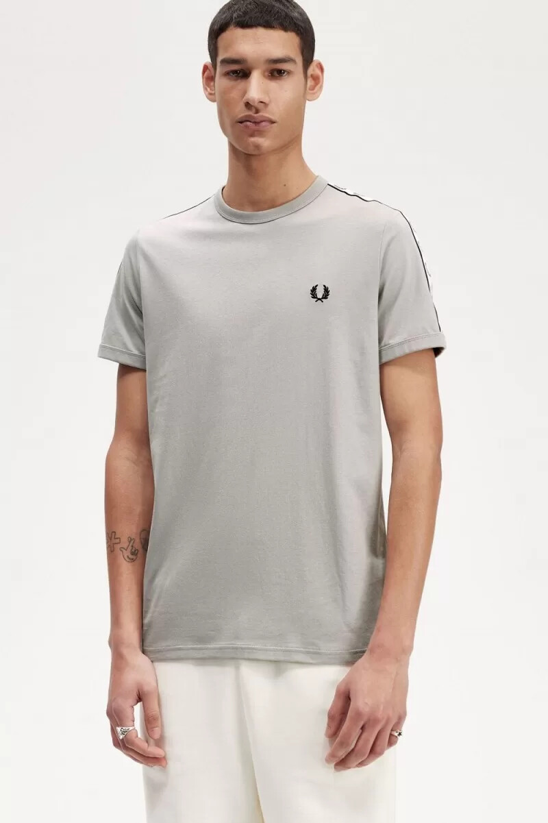 camiseta fred perry con ribetes en gris para hombre