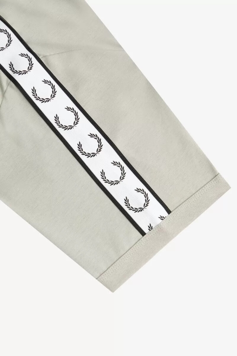 camiseta fred perry con ribetes en gris para hombre