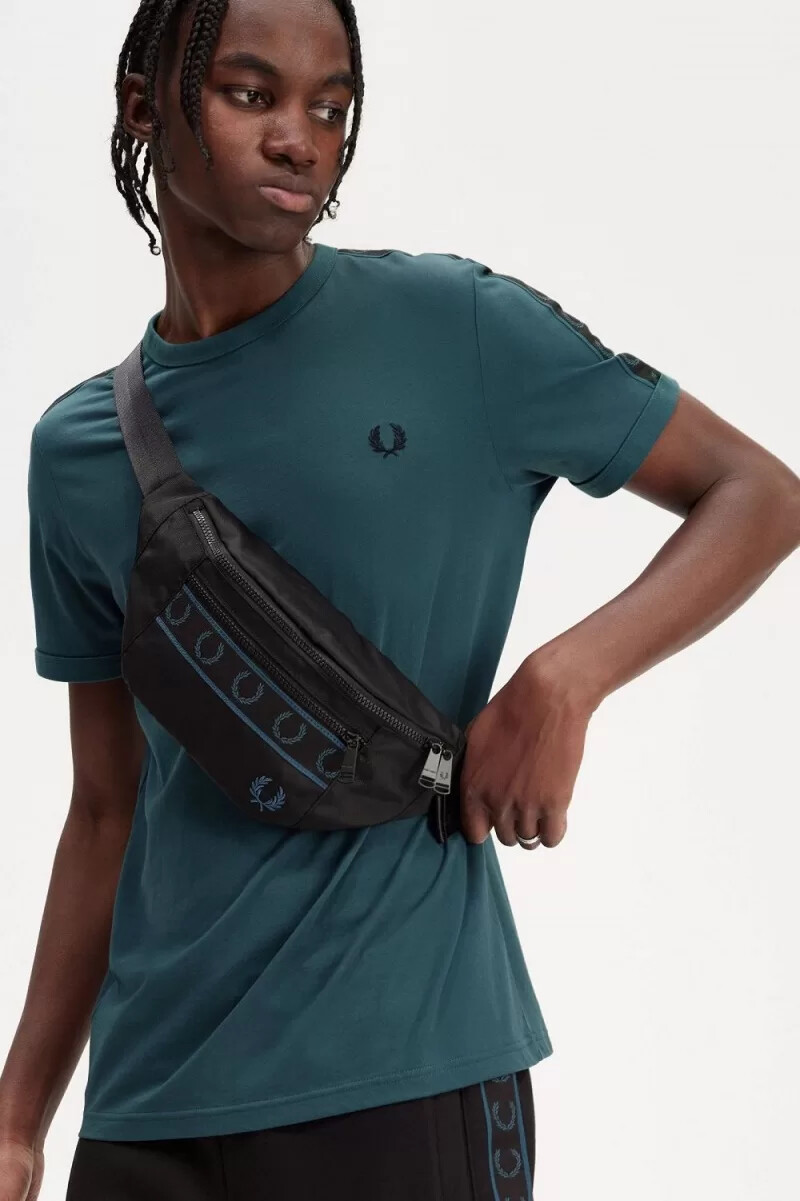 camiseta fred perry con ribetes y cinta en contraste para hombre azul petróleo y negro
