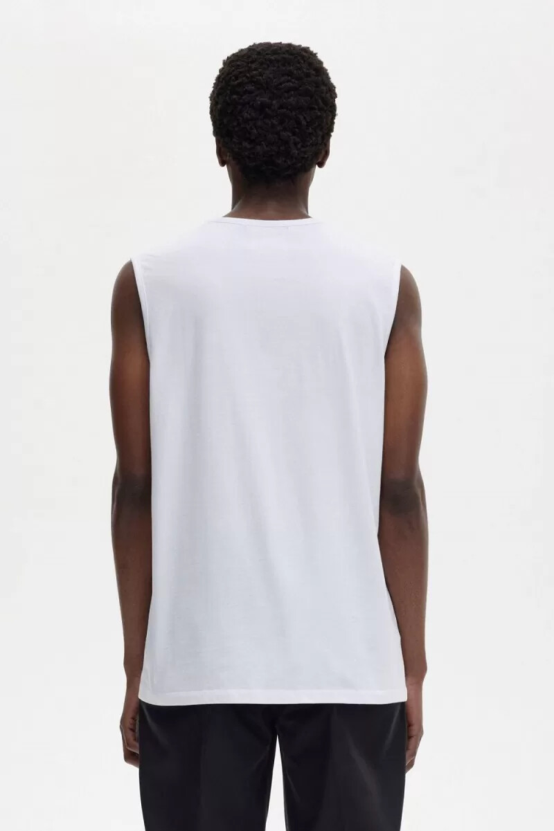 camiseta blanca con estampado de fred perry para hombre