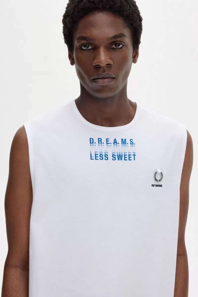 camiseta blanca con estampado de fred perry para hombre