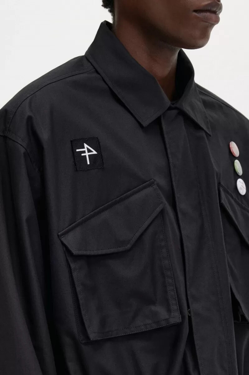 chaquetas utilitarias fred perry para hombre negras