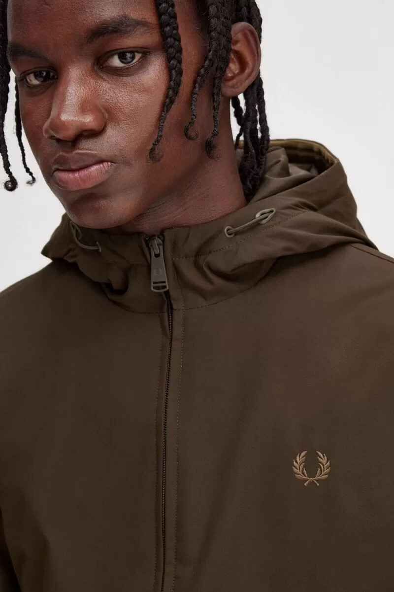 chaquetas fred perry acolchadas con capucha brentham para hombre en tabaco quemado