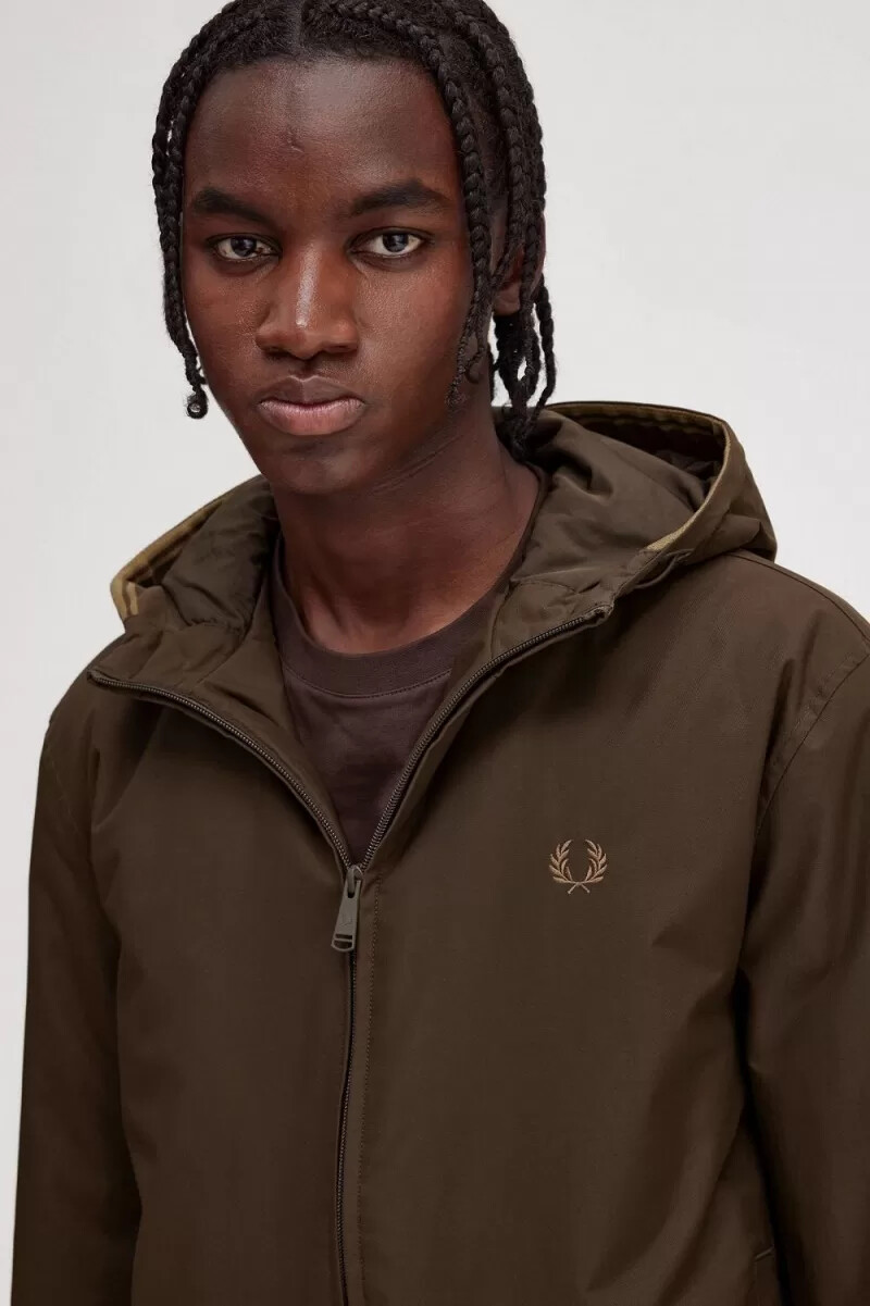 chaquetas fred perry acolchadas con capucha brentham para hombre en tabaco quemado
