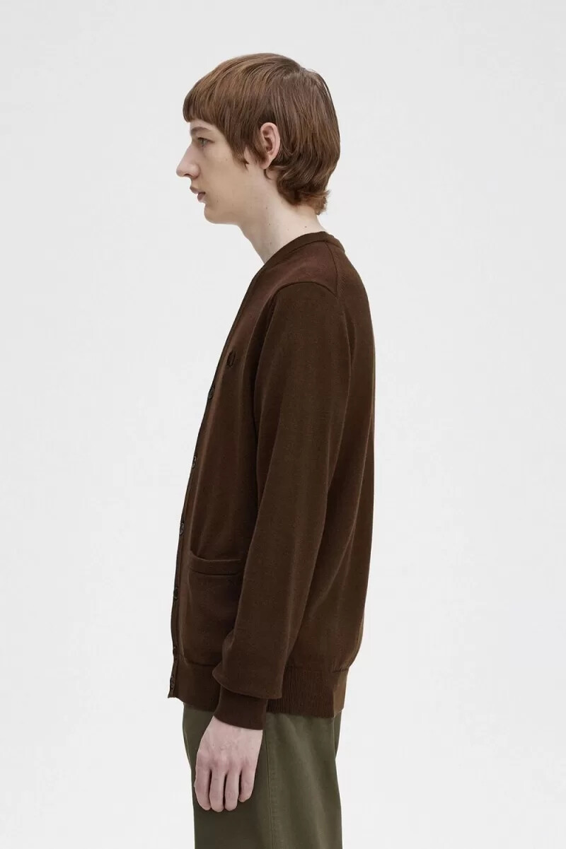 cárdigan clásico fred perry para hombre en color tabaco quemado
