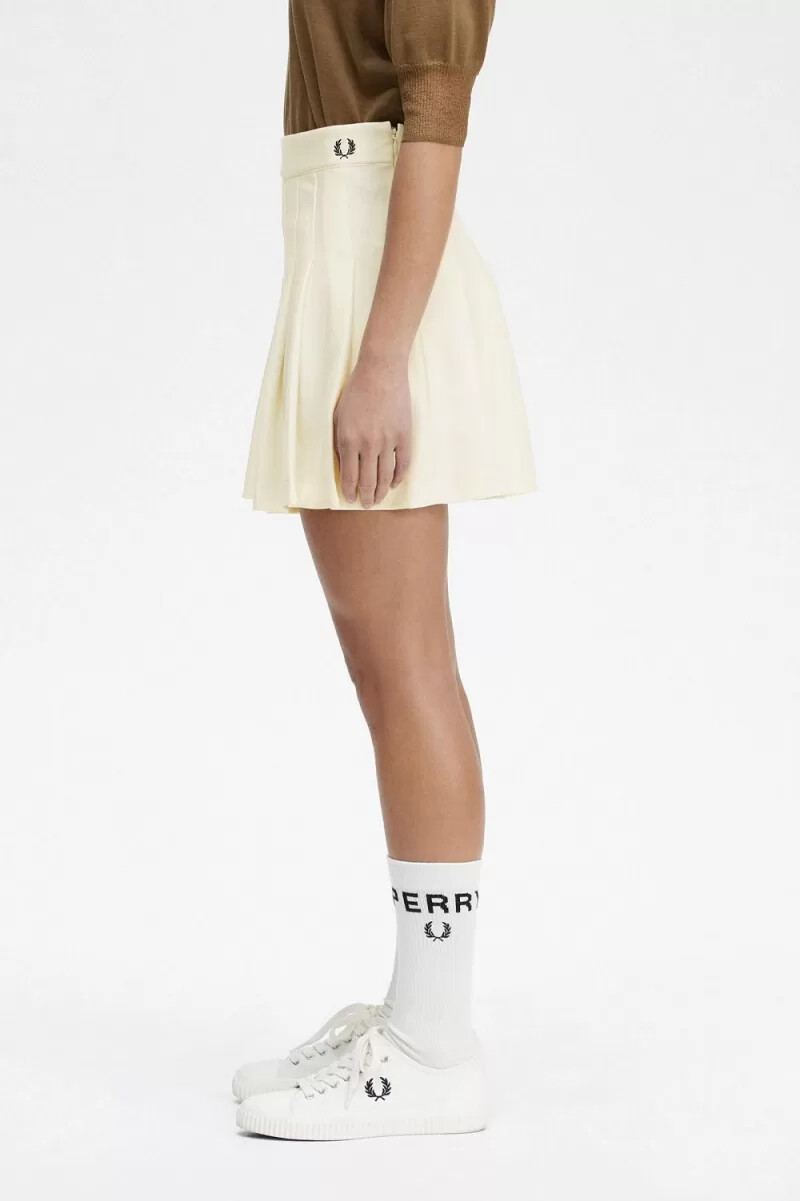 faldas de tenis plisadas fred perry para mujer en beige