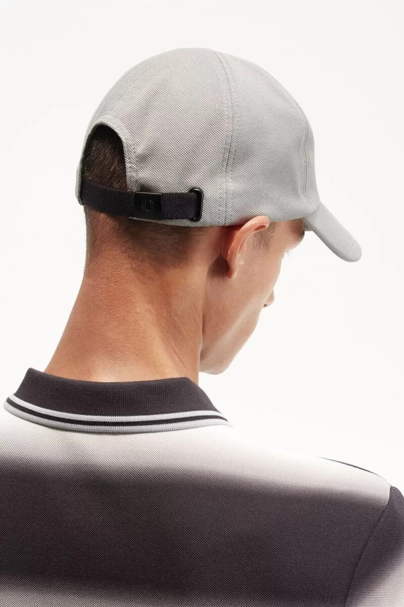 gorras clásicas de piqué fred perry para hombre gris y negro