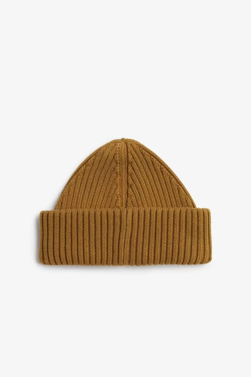 gorras acanaladas con parche de la marca fred perry para hombre color café oscuro y negro