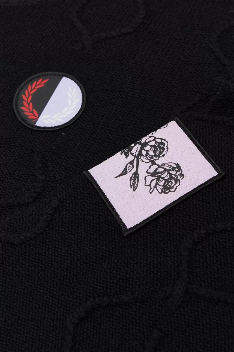 suéter extragrande fred perry con corona de laurel para hombre color negro