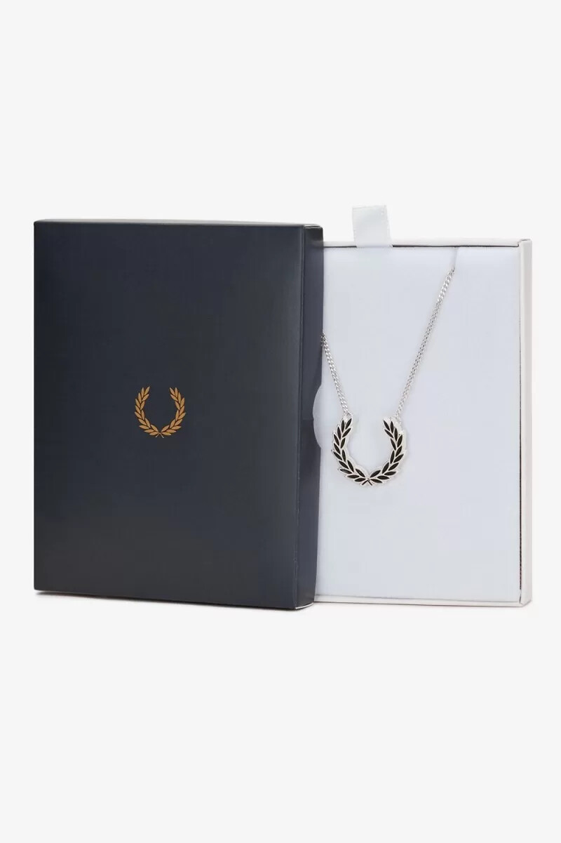 collar de corona de laurel de fred perry joyería para mujer plata metalizada