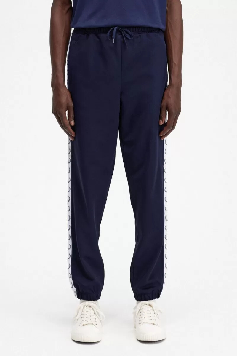 pantalones deportivos fred perry con cinta para hombre en azul carbón