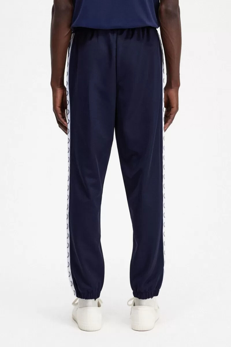 pantalones deportivos fred perry con cinta para hombre en azul carbón